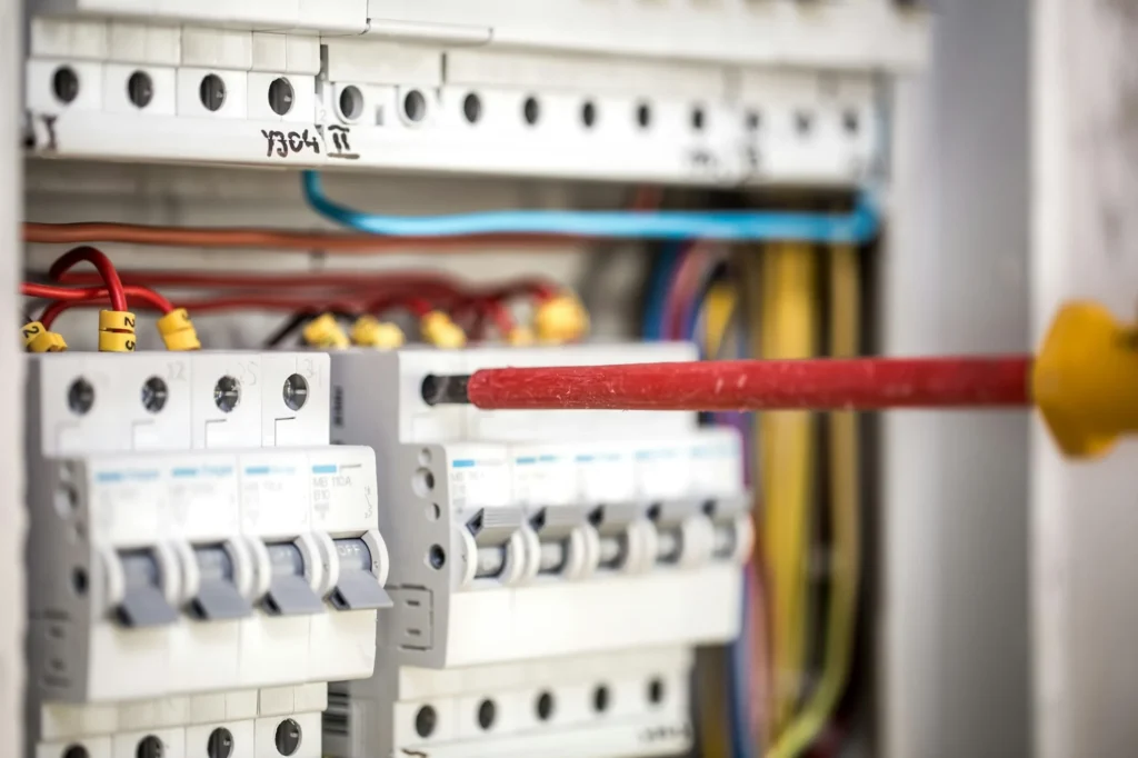 Elektriker i Malmö felsöker elskåp | El & Säkerhet Syd AB