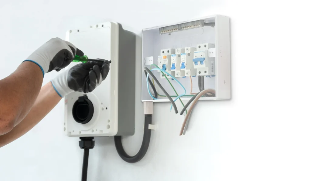 Elektriker i Vellinge installerar en laddbox, installerar laddstation för elbil