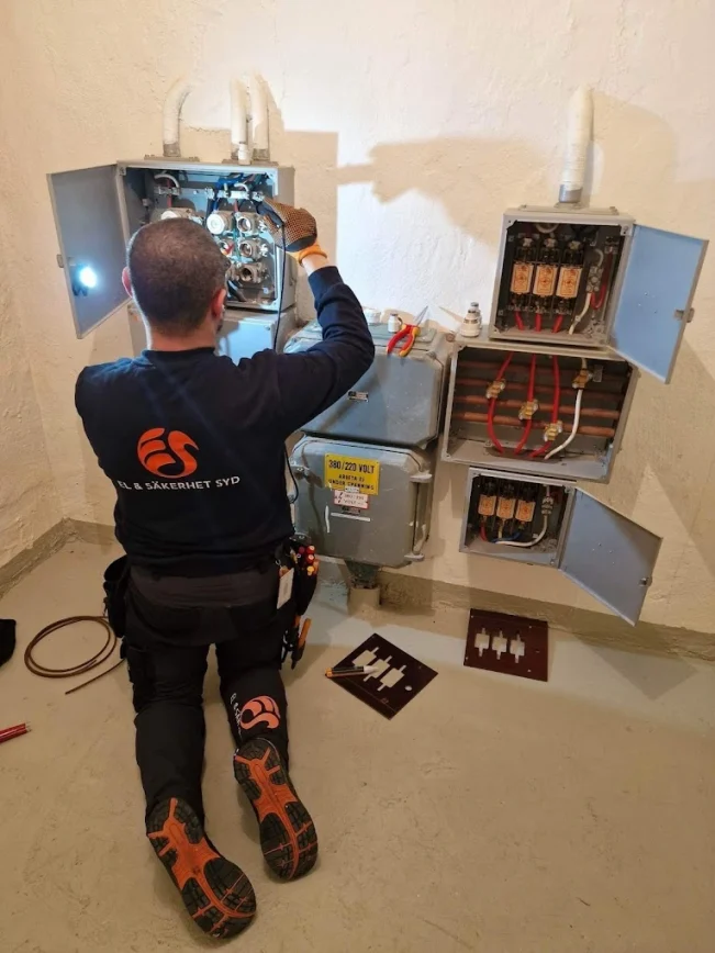 Elektriker Malmö byter elskåp och kablar